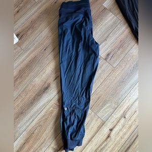Lululemon Dance Studio mid-rise joggers full length. Size L. Great condition.